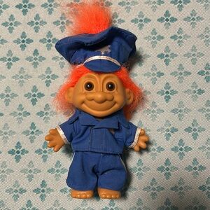 Vintage Russ Berrie, Police officer Sheriff Troll Doll Orange Haïr